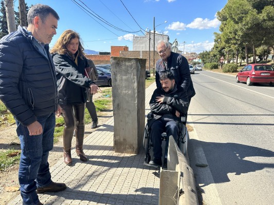 Quince metros de arena y obstáculos para la familia Alcantud desde Casas de Clares hasta la Vereda de San Félix