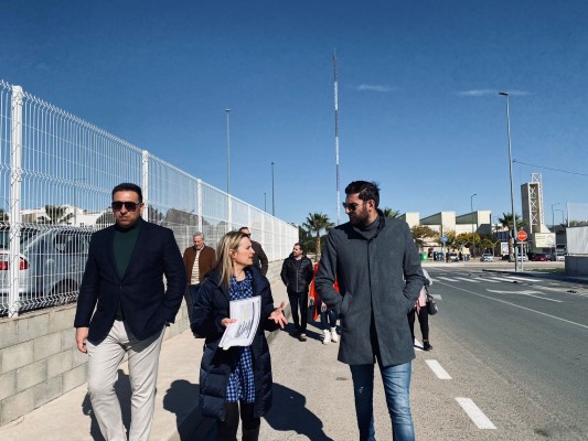 Isabel Zapata, arropada por Antelo, ya ejerce como la cara visible de Vox en Las Torres