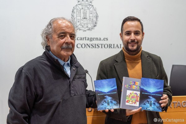 El cartagenero Pedro Fernández publica sus poemas de vida en 'Un Cometa llamado Soledad'
