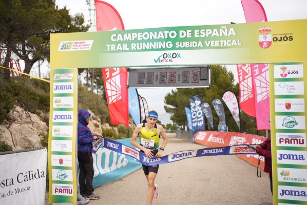 Los catalanes Miquel Corbera y Nùria Gil, campeones de España de subida vertical en Ojós 