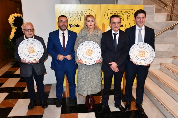 Pascual Canós Cotolí, M. Pilar Safont Jordá y Cristian Pardo Nácher reciben los Premis Poble