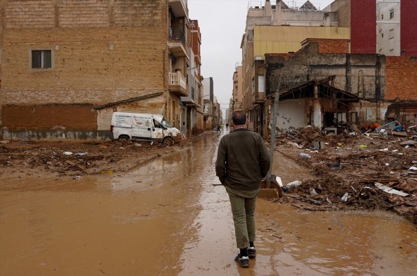 La FEMP pide vehículos y contenedores para gestionar el lodo de la Dana en Valencia