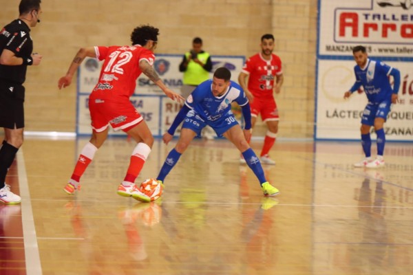 El Jimbee sigue atascado y cede otros dos puntos al empatar un partido que fue ganando por dos veces 