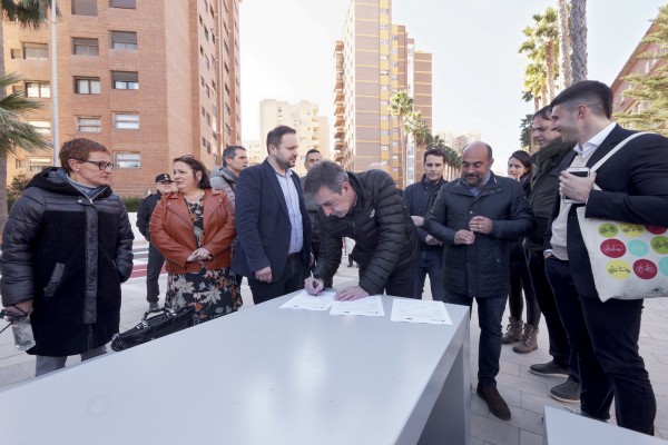 La nueva avenida Lidón ya está abierta a la circulación: bicicletas y peatones ya son mayoría