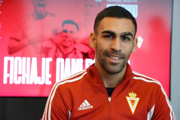El Murcia anuncia el fichaje de Dani Romera y la marcha de Miku 