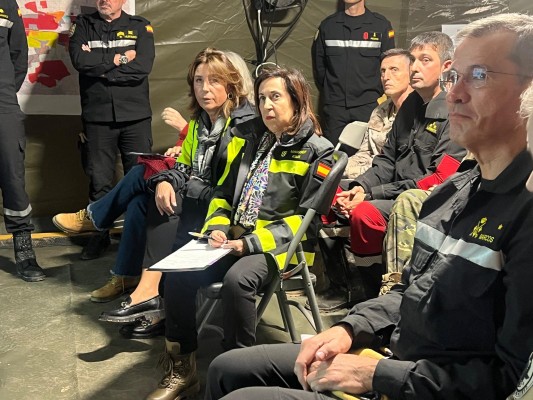 Robles visita de nuevo pueblos valencianos afectados por la dana: 