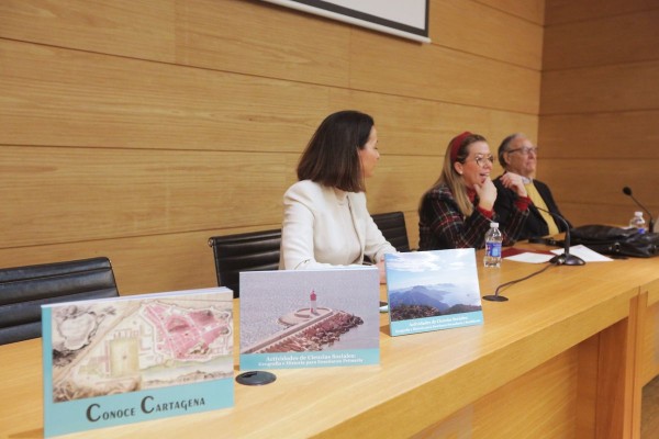 Cuando el aula es tu ciudad: José Antonio de las Heras presenta el libro 'Conoce Cartagena'