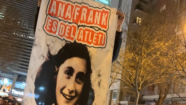 La Policía investiga una pancarta de Ultras Sur: 