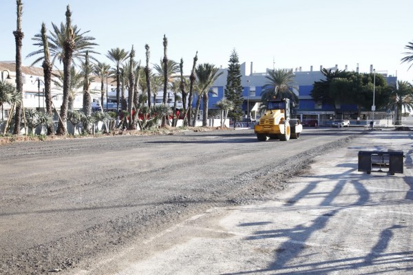 La Plaza Bohemia encara su recta final con la instalación del mobiliario urbano y la pavimentación de la zona peatonal