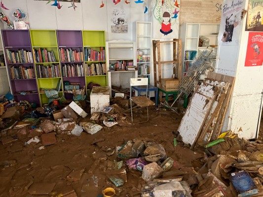 La Dana arrasa una librería en Benetússer: 