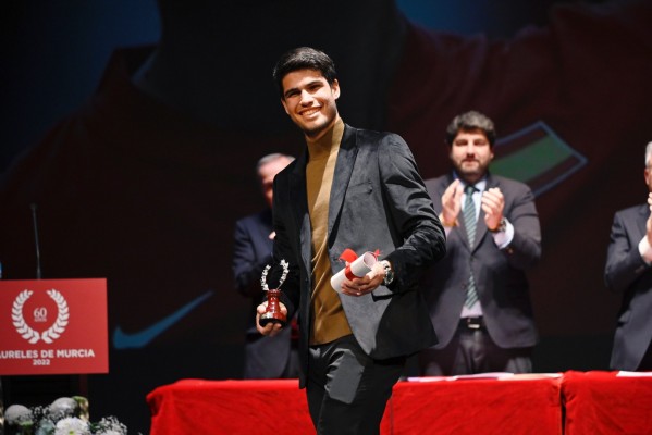 Carlos Alcaraz pierde el número 1 tras 20 semanas: Djokovic o Tsitsipas le relegarán al segundo puesto