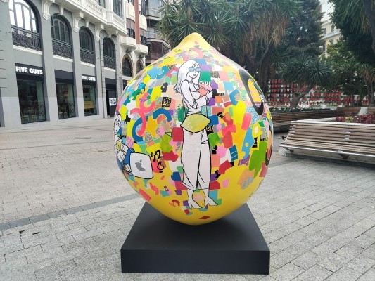 Los limones tienen mucho arte en Murcia: ocho esculturas de dos metros llenan de color Alfonso X 