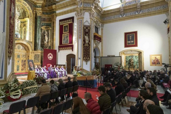 Cientos de personas se despiden de Mendoza en Los Jerónimos, la 'casa' de la UCAM