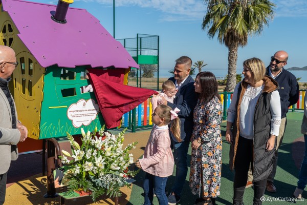 La niña Valeria Galindo, fallecida a los siete años, da nombre al parque de Los Urrutias donde solía jugar  