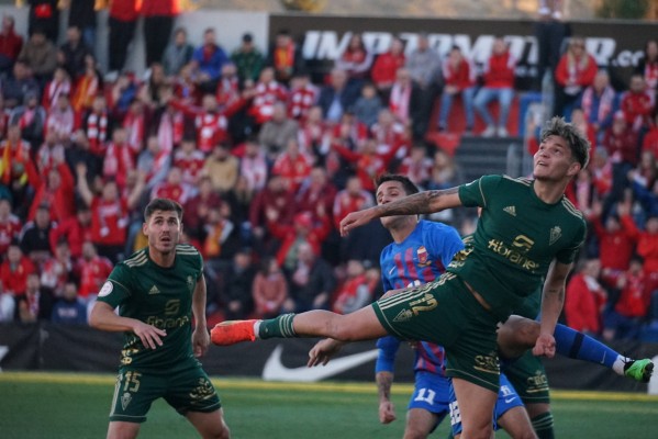 El Murcia cae en Elda tras cinco jornadas y se aleja a cinco puntos del liderato en la Primera RFEF