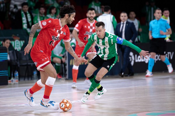 El Jimbee Cartagena deja escapar tres goles de ventaja y logra un empate que sabe a derrota 
