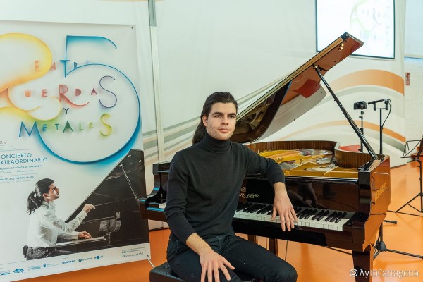 El joven pianista Arturo Abellán protagoniza el Concierto Extraordinario de 'Entre Cuerdas y Metales'