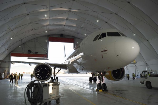 Brok-air pone en servicio su nuevo hangar de mantenimiento de aviones en el aeropuerto 