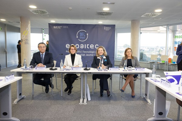 Calviño visita Espaitec y destaca la importancia de la innovación en la UJI como 