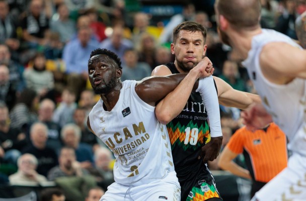 El UCAM CB casi se despide de la Copa del Rey tras su mal partido en Miribilla 