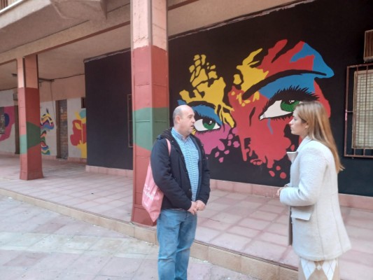 Murcia le declara la guerra a los grafitis ilegales con arte: 53 acciones en barrios y pedanías en 2022 