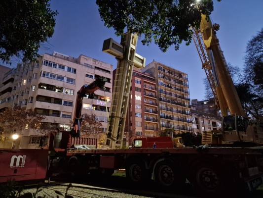 La cruz del Ribalta de Castelló por fin es historia tras más de un lustro de polémica y litigios