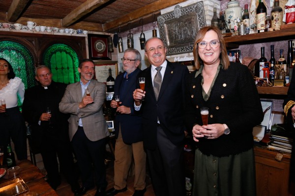 El brindis de fin de año de Martínez Pagán regresa por todo lo alto con más de un centenar de invitados de Cartagena y la Región