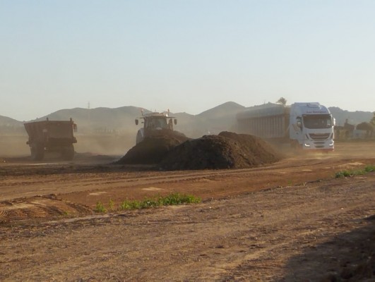 El abono de la agricultura hace irrespirable la estancia en Los Nietos