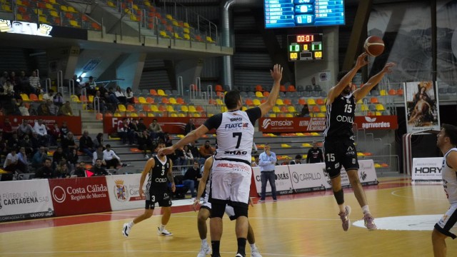 El Odilo Cartagena arrolla al Mollet con un 96-58 y cierra 2022 octavo en la LEB Plata 