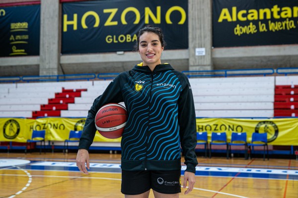 Konig, jugadora canadiense del Jairis: 