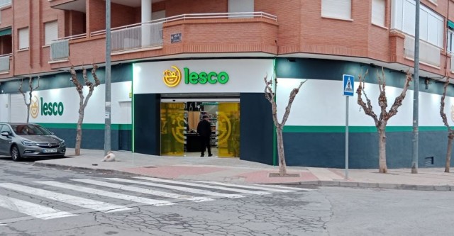 El Palmar estrena un supermercado Lesco en el bajo que ocupaba Family Express