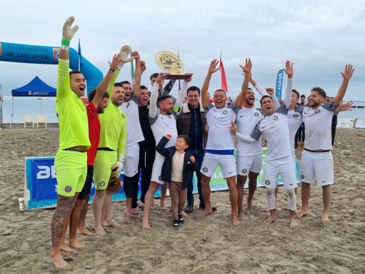 El FC Málaga City gana el torneo Beach Soccer Mar Menor Cup 2022 en la playa Barnuevo