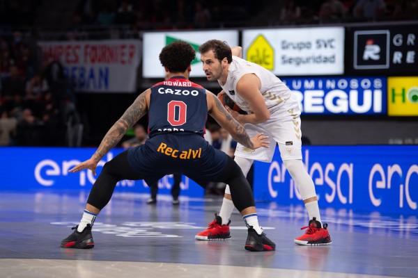 El UCAM CB tampoco compite en Vitoria y naufraga desde el primer cuarto