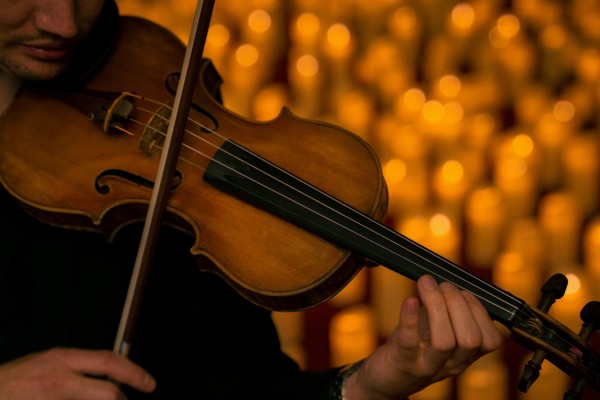 Llega a Murcia el concierto iluminado por cientos de velas de Candlelight: en La Casa de la Luz 