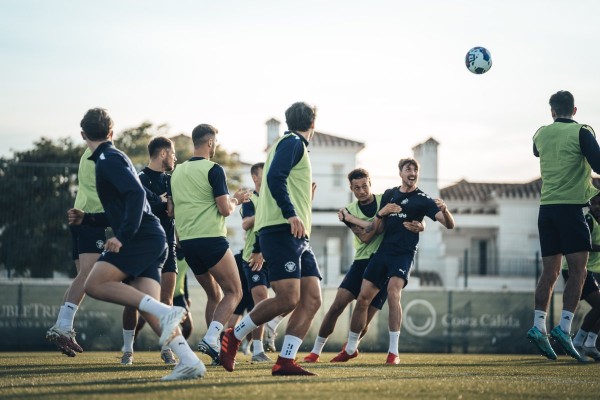 El Mundial paralelo de Pinatar Arena: 20 clubes eligen San Pedro mientras se juega en Catar