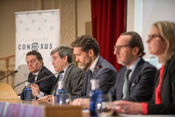 Valencia, puerto de Madrid: multitud de municipios del eje piden albergar puertos secos 