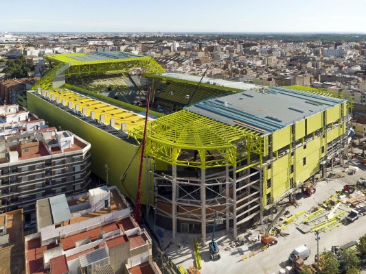 El nuevo Estadio de La Cerámica ya deja ver su imponente figura 
