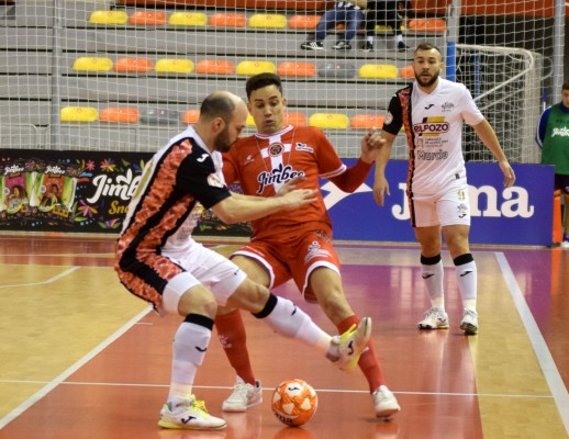 El Jimbee iguala con el Barça en el liderato al remontar en el derbi siendo mejor que ElPozo 