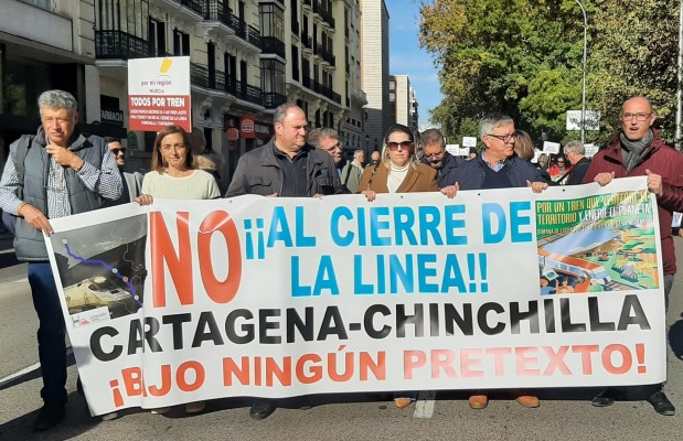 Por mi Región se une en Madrid a la protesta contra el cierre de la línea Cartagena-Chinchilla