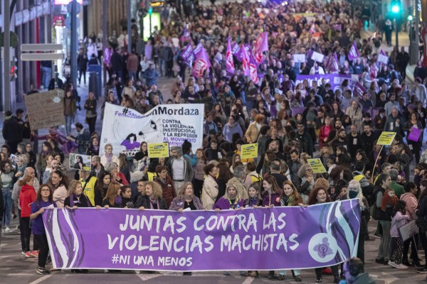 La Generalitat recibe 20 ofertas para contratar la gestión de los Centros Mujer 24 horas