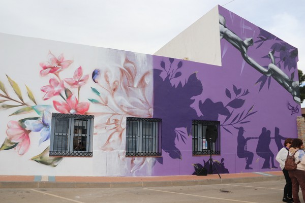 'La Unión, libre de Violencia de Género': un mural junto al centro de salud para luchar contra el maltrato