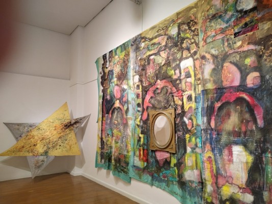 La abstracción de Manuel Menárguez crea un mundo propio en el Palacio Almudí: expone 'Sakrum' 