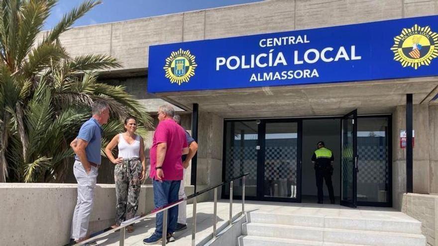 Almassora inaugura la nueva comisaría de Policía Local y aprovecha para remodelar la calle de acceso