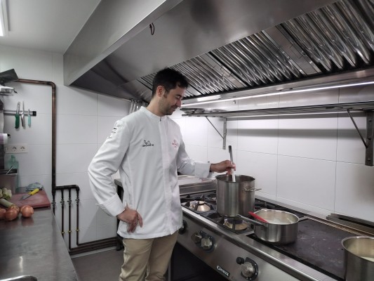 El chef Juan Guillamón estrena su chaquetilla de estrella Michelin: 