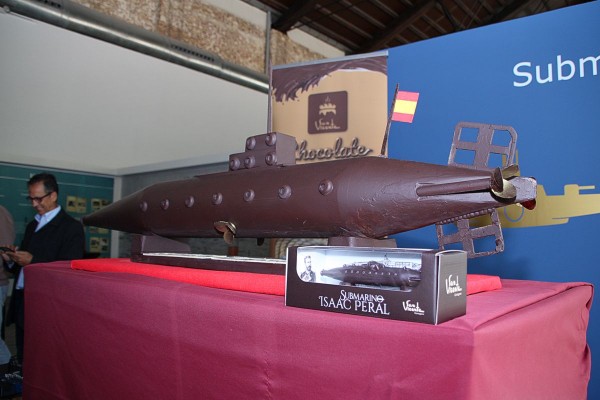 Un submarino Peral para chuparse los dedos: realizado en chocolate por la confitería San Vicente de Cartagena