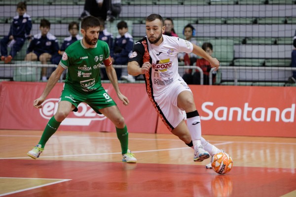 ElPozo golea al Xota y se desquita sólo en parte de los últimos rejonazos recibidos