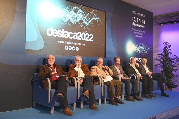 El futuro de la industria pasa por hornos eléctricos, cerámica de gran tamaño, láser y digitalización