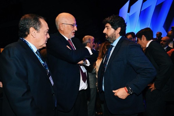 Un centenar de empresarios de la Región se suman en Barcelona al clamor por el Corredor Mediterráneo
