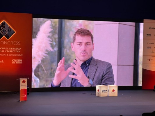 Iker Casillas muestra a Murcia su nueva vida como empresario: 