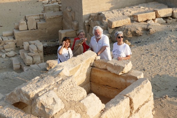 Cristóbal Gabarrón lleva a Egipto su proyecto Ámbito: arte muleño en el yacimiento de Oxirrinco